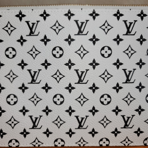 Louis Vuitton Giant White Black Wristlet Pouch from Neverfull MM Giant Khaki Bag - Picture 6 of 17